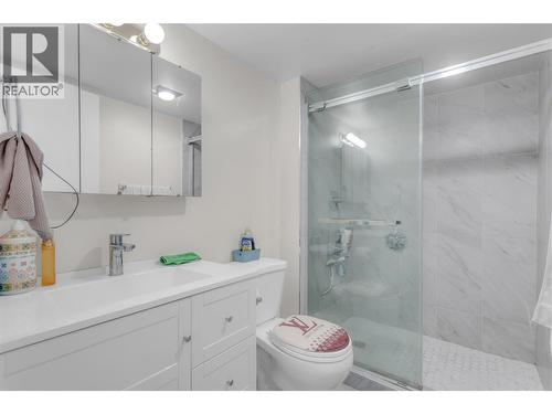 1675 Thayer Court Unit# 1, Kelowna, BC - Indoor Photo Showing Bathroom
