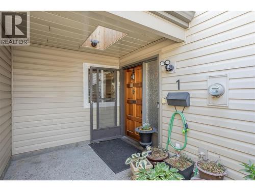 1675 Thayer Court Unit# 1, Kelowna, BC - Outdoor With Exterior