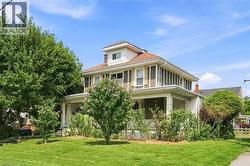 2 CARLETON Street N Thorold, ON L2V 2A3