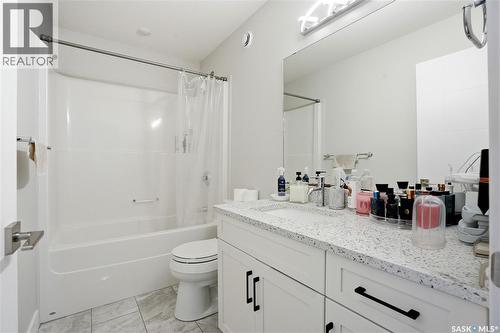 206 Kenaschuk Union, Saskatoon, SK - Indoor Photo Showing Bathroom