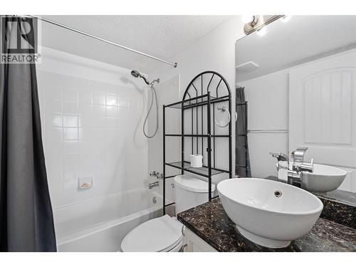 735 Cook Road Unit# 104C, Kelowna, BC - Indoor Photo Showing Bathroom