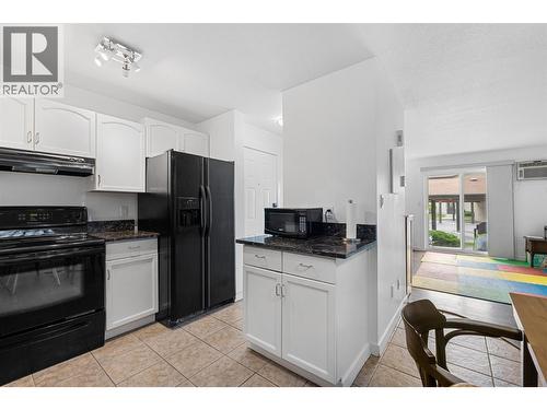 735 Cook Road Unit# 104C, Kelowna, BC - Indoor Photo Showing Kitchen
