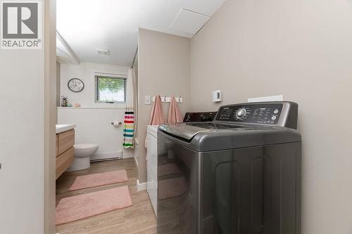 1110 6Th Street S, Invermere, BC - Indoor Photo Showing Laundry Room