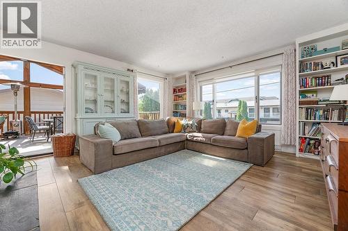 1110 6Th Street S, Invermere, BC - Indoor Photo Showing Living Room