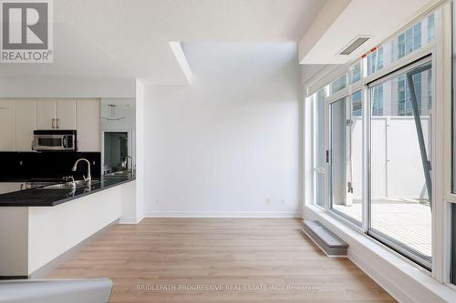 509 - 1 Avondale Avenue, Toronto, ON - Indoor Photo Showing Kitchen With Double Sink