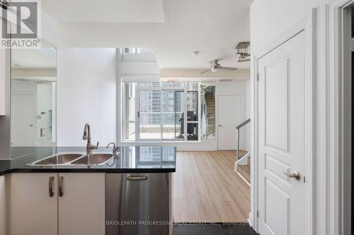 509 - 1 Avondale Avenue, Toronto, ON - Indoor Photo Showing Kitchen With Double Sink