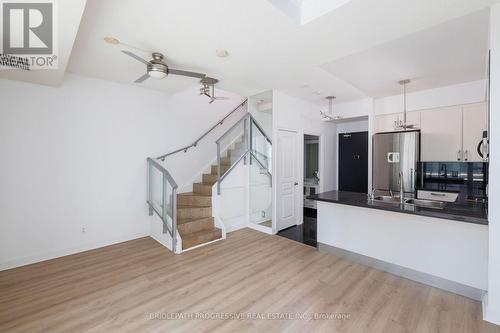 509 - 1 Avondale Avenue, Toronto, ON - Indoor Photo Showing Kitchen
