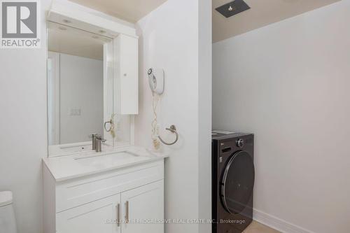 509 - 1 Avondale Avenue, Toronto, ON - Indoor Photo Showing Laundry Room