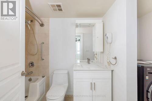 509 - 1 Avondale Avenue, Toronto, ON - Indoor Photo Showing Bathroom