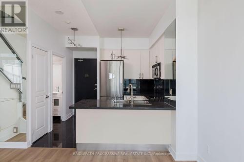 509 - 1 Avondale Avenue, Toronto, ON - Indoor Photo Showing Kitchen