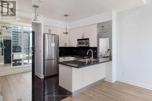 509 - 1 Avondale Avenue, Toronto, ON - Indoor Photo Showing Kitchen With Upgraded Kitchen