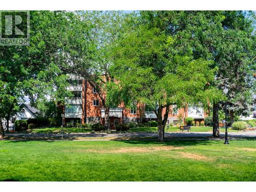 878 Bernard Avenue Unit# 103, Kelowna, BC - Outdoor