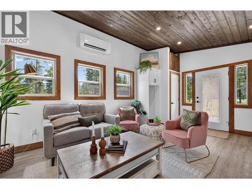 5533 33 Highway Unit# 3, Beaverdell, BC 