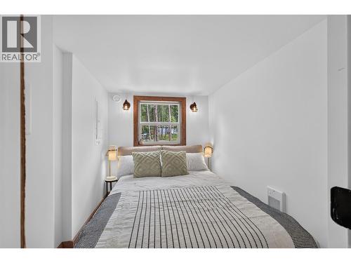 Primary bedroom - 5533 33 Highway Unit# 3, Beaverdell, BC 