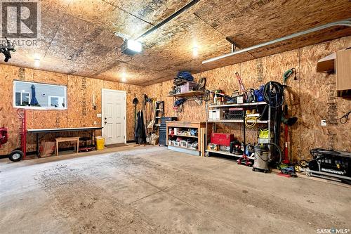 435 Blakeney Crescent, Saskatoon, SK - Indoor Photo Showing Garage