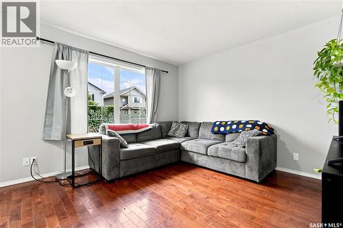 435 Blakeney Crescent, Saskatoon, SK - Indoor Photo Showing Living Room