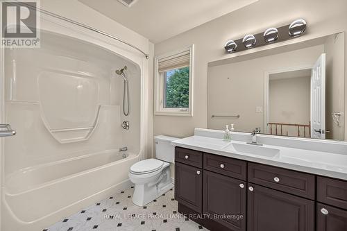 2nd level 4 piece bath - 388 Brock Street, Brockville, ON - Indoor Photo Showing Bathroom