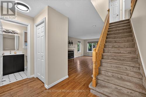 Foyer looking into living room - 388 Brock Street, Brockville, ON - Indoor Photo Showing Other Room