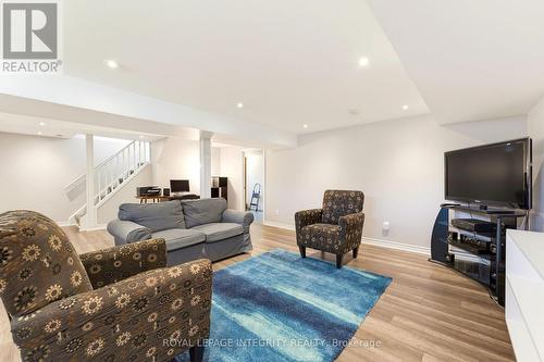 2393 Iris Street, Ottawa, ON - Indoor Photo Showing Living Room