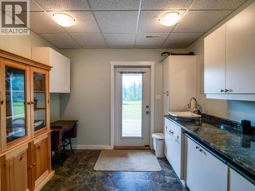 798 Ruttan Road, Quesnel, BC - Indoor Photo Showing Kitchen
