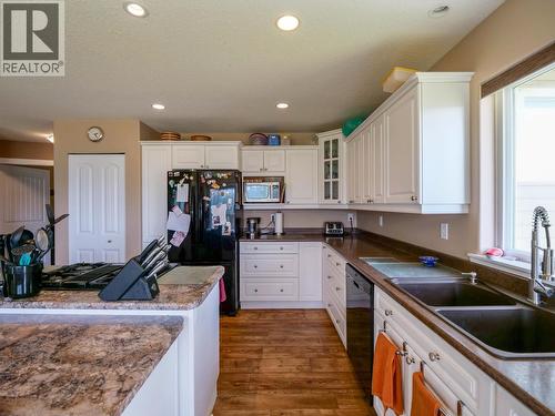 798 Ruttan Road, Quesnel, BC - Indoor Photo Showing Kitchen With Double Sink
