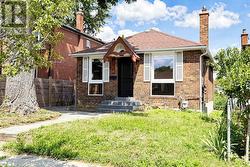 31 ROSEMEADE AVENUE Toronto, ON M8Y 3A2