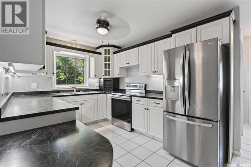 109 1St Avenue E, Vanscoy, SK - Indoor Photo Showing Kitchen