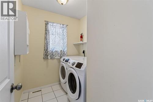 109 1St Avenue E, Vanscoy, SK - Indoor Photo Showing Laundry Room