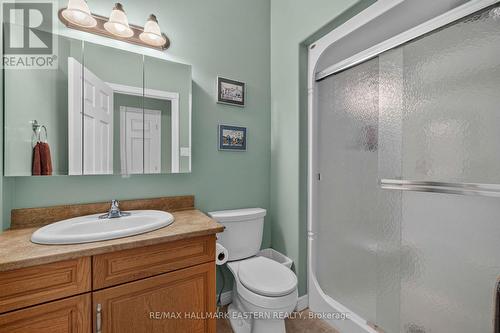 Main floor bathroom - 2552 Denure Drive, Peterborough (Monaghan Ward 2), ON - Indoor Photo Showing Bathroom