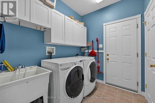 Main floor laundry - 2552 Denure Drive, Peterborough (Monaghan Ward 2), ON - Indoor Photo Showing Laundry Room