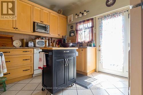 121 Eastbourne Avenue, Hamilton, ON - Indoor Photo Showing Kitchen