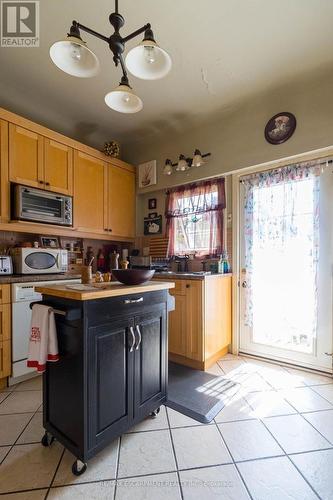 121 Eastbourne Avenue, Hamilton, ON - Indoor Photo Showing Kitchen