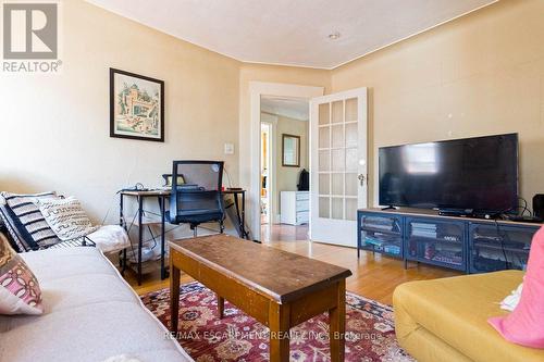 121 Eastbourne Avenue, Hamilton, ON - Indoor Photo Showing Living Room