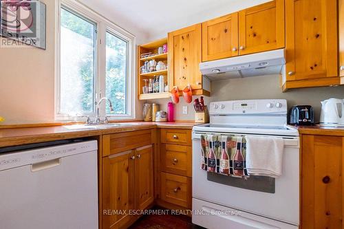 121 Eastbourne Avenue, Hamilton, ON - Indoor Photo Showing Kitchen