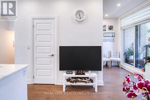 63 - 27 Eldora Avenue, Toronto, ON - Indoor