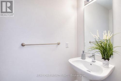 63 - 27 Eldora Avenue, Toronto, ON - Indoor Photo Showing Bathroom