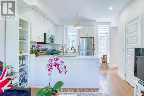 63 - 27 Eldora Avenue, Toronto, ON - Indoor Photo Showing Kitchen