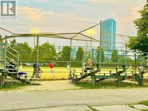 63 - 27 Eldora Avenue, Toronto, ON - Outdoor