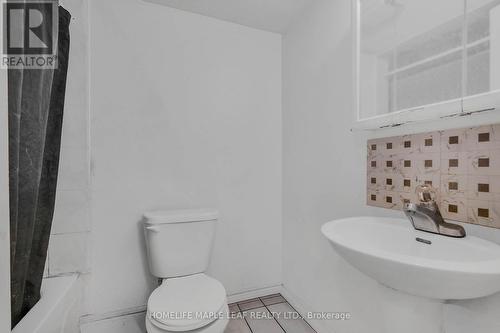 888 Paisley Road, Guelph, ON - Indoor Photo Showing Bathroom