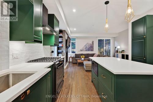 304 Riverdale Avenue, Ottawa, ON - Indoor Photo Showing Kitchen With Upgraded Kitchen
