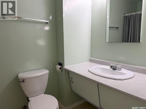 404 7Th Street E, Wynyard, SK - Indoor Photo Showing Bathroom