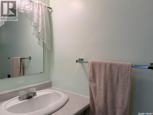 404 7Th Street E, Wynyard, SK - Indoor Photo Showing Bathroom