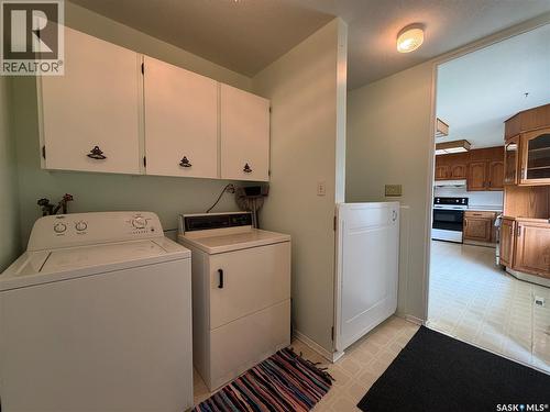 404 7Th Street E, Wynyard, SK - Indoor Photo Showing Laundry Room