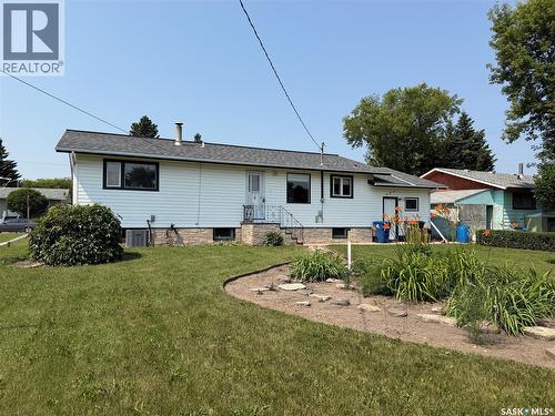 404 7Th Street E, Wynyard, SK - Outdoor