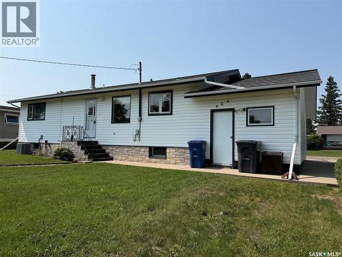 404 7Th Street E, Wynyard, SK - Outdoor