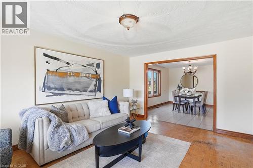 18 Marcel Place, Hamilton, ON - Indoor Photo Showing Living Room
