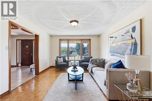 18 Marcel Place, Hamilton, ON - Indoor Photo Showing Living Room