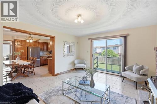 18 Marcel Place, Hamilton, ON - Indoor Photo Showing Living Room
