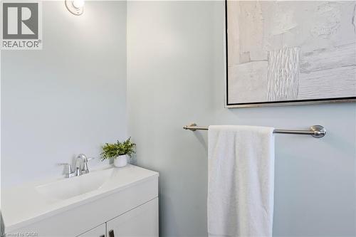 18 Marcel Place, Hamilton, ON - Indoor Photo Showing Bathroom