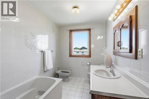 18 Marcel Place, Hamilton, ON - Indoor Photo Showing Bathroom